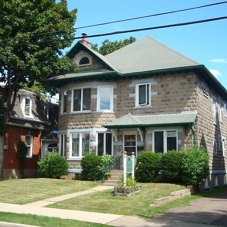 Downtown Bed & Breakfast Монктън Екстериор снимка