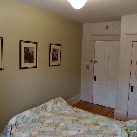 Downtown Bed & Breakfast Монктън Екстериор снимка