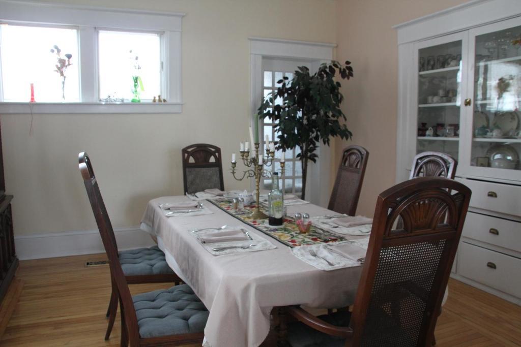 Downtown Bed & Breakfast Монктън Екстериор снимка
