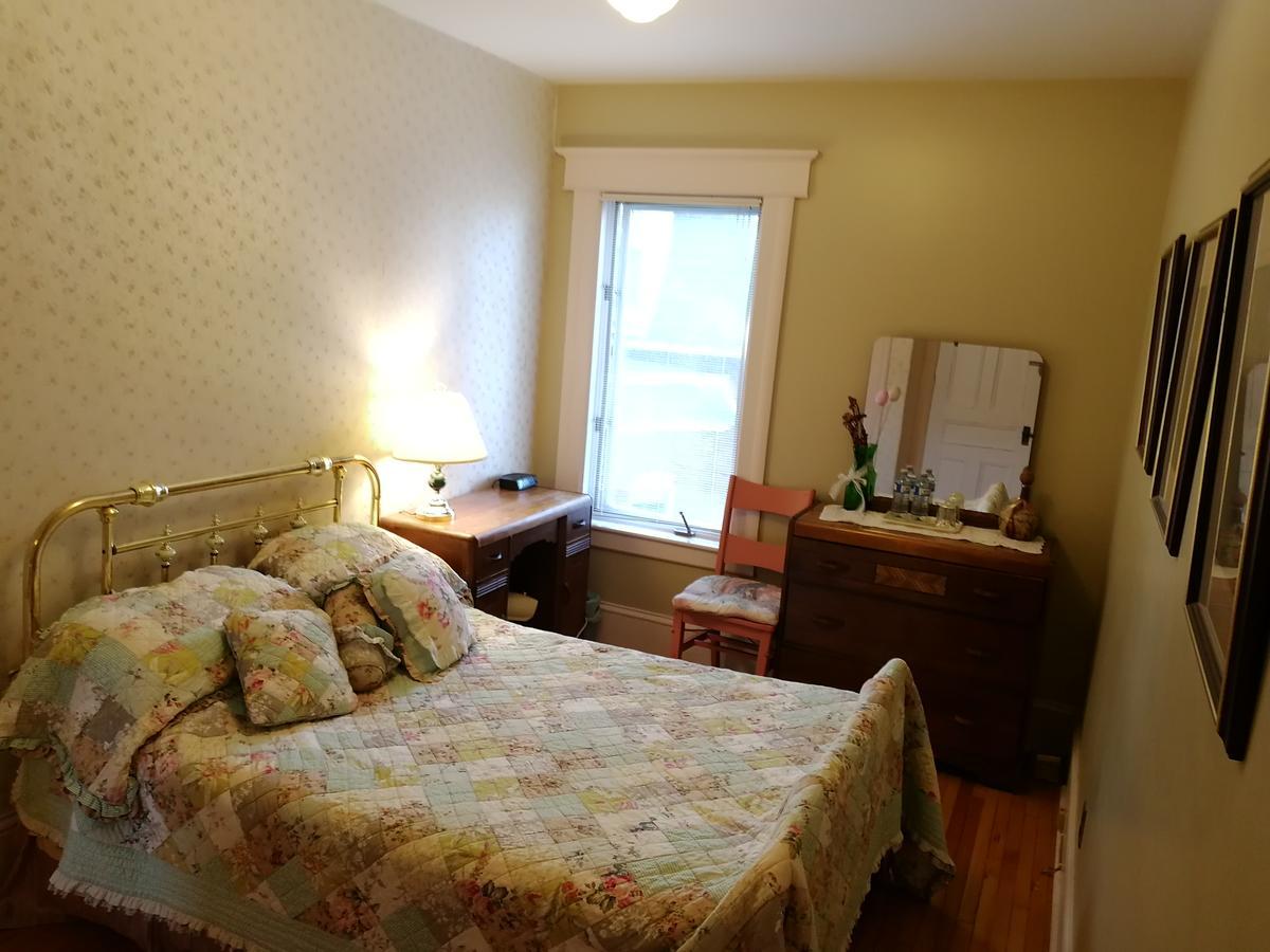 Downtown Bed & Breakfast Монктън Екстериор снимка