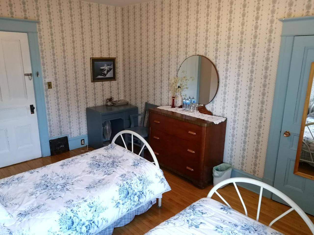 Downtown Bed & Breakfast Монктън Екстериор снимка
