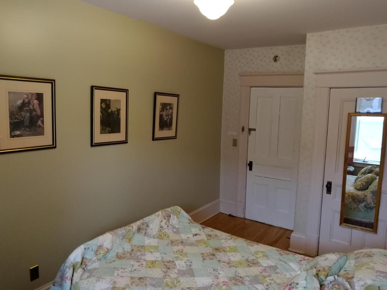 Downtown Bed & Breakfast Монктън Екстериор снимка