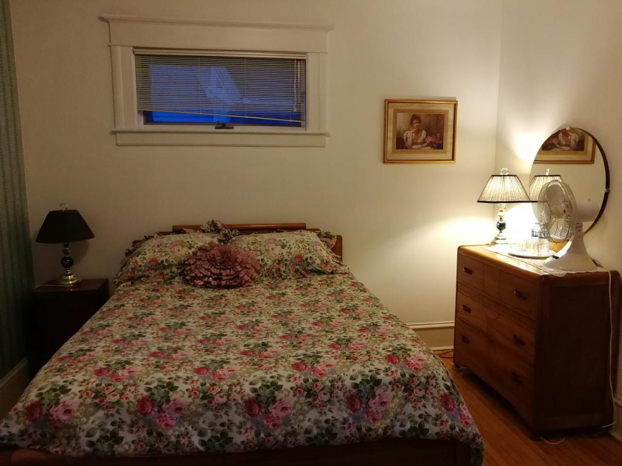 Downtown Bed & Breakfast Монктън Екстериор снимка